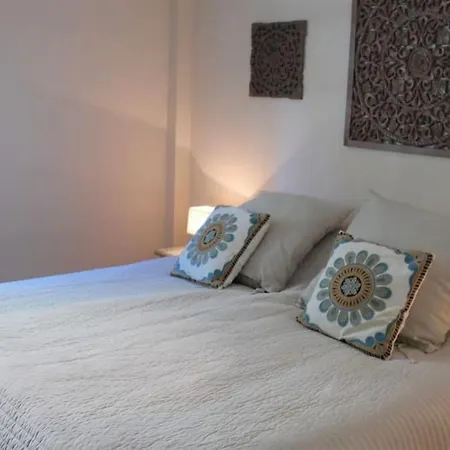 First Line With 3 Bedrooms And Parking, דירה נרחה