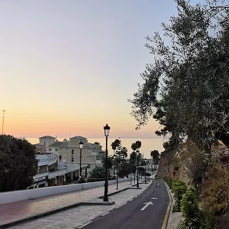 First Line With 3 Bedrooms And Parking, דירה