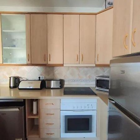 First Line With 3 Bedrooms And Parking, דירה