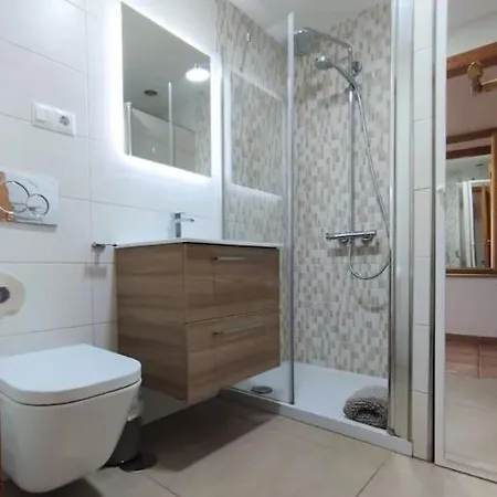 Апартаменти First Line With 3 Bedrooms And Parking, Нерха
