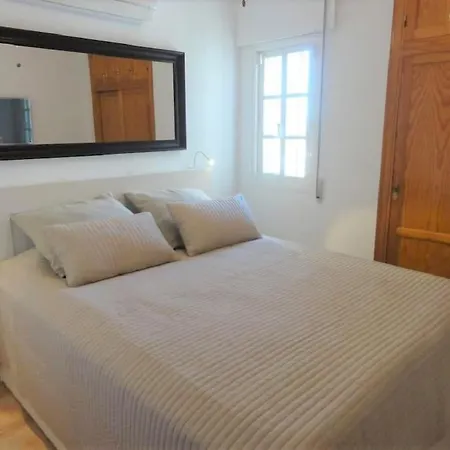 First Line With 3 Bedrooms And Parking, Lejlighed *
